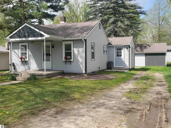 305 N 3rd St, Shepherd, MI 48883