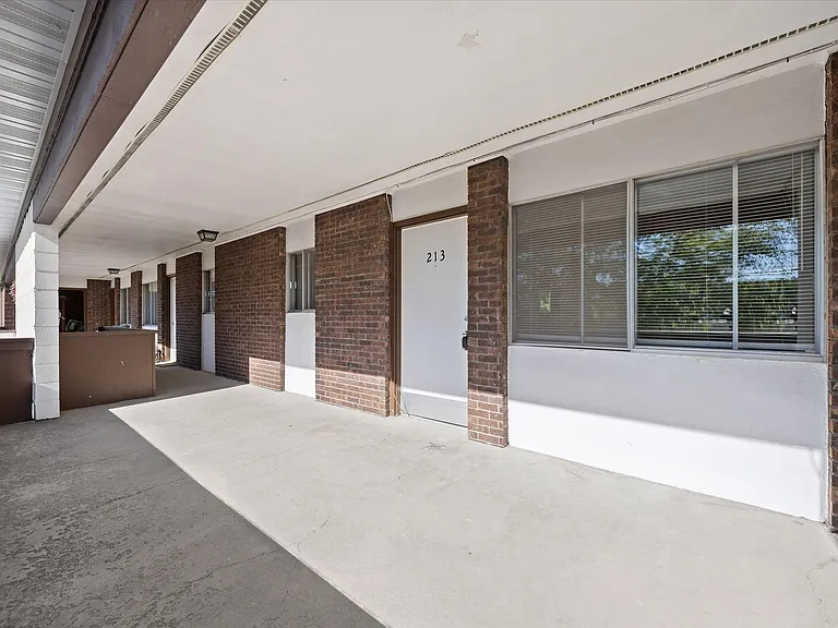 1000 Olive St #213 — Photo 3
