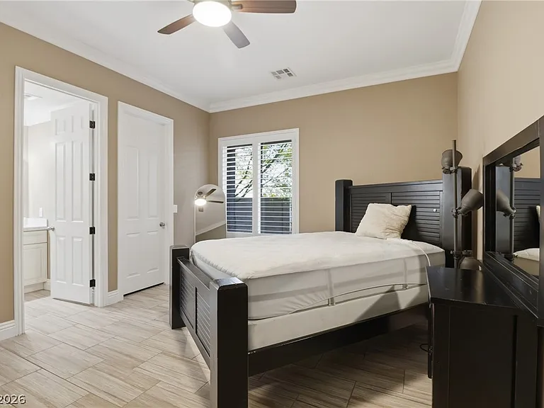 300 E Lacy Ln — Photo 67