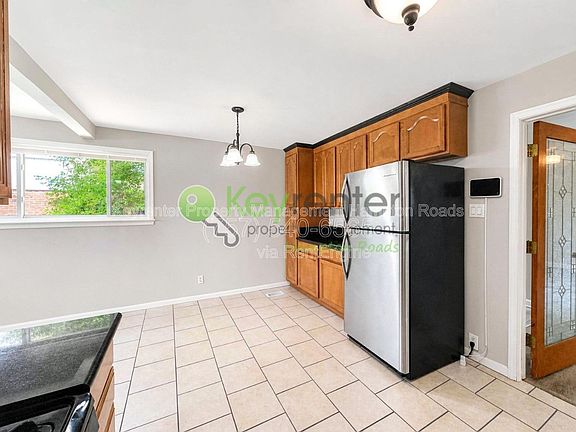 4th image of 543 McLean St