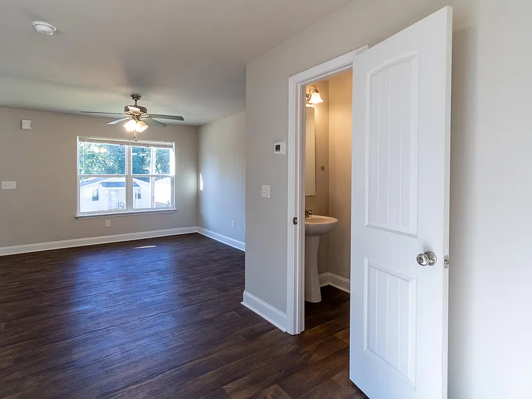 223 E Church St — Photo 9