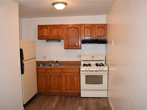 2nd image of 221 Beechwood St APT A