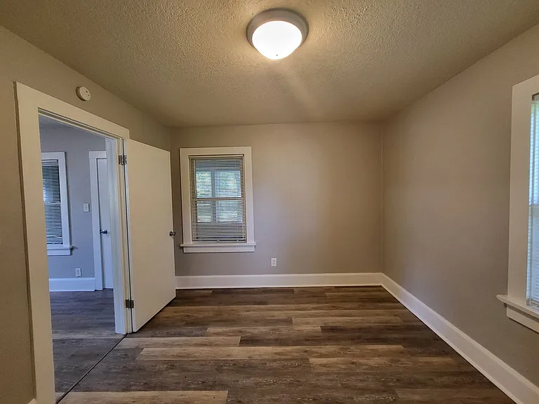 3916 Cambridge St — Photo 11
