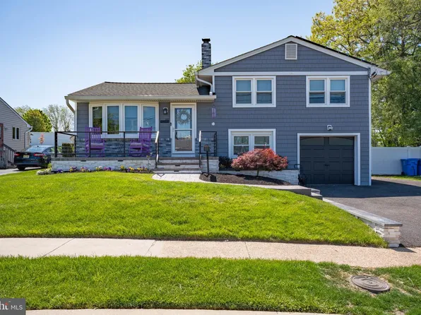 202 Hendrickson Ave, Edgewater Park, NJ 08010