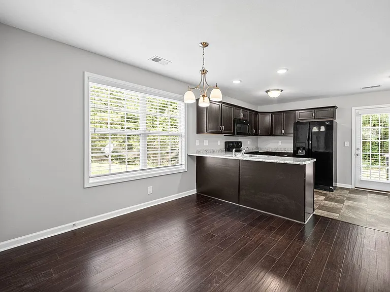 365 Sam Houston Cir — Photo 8