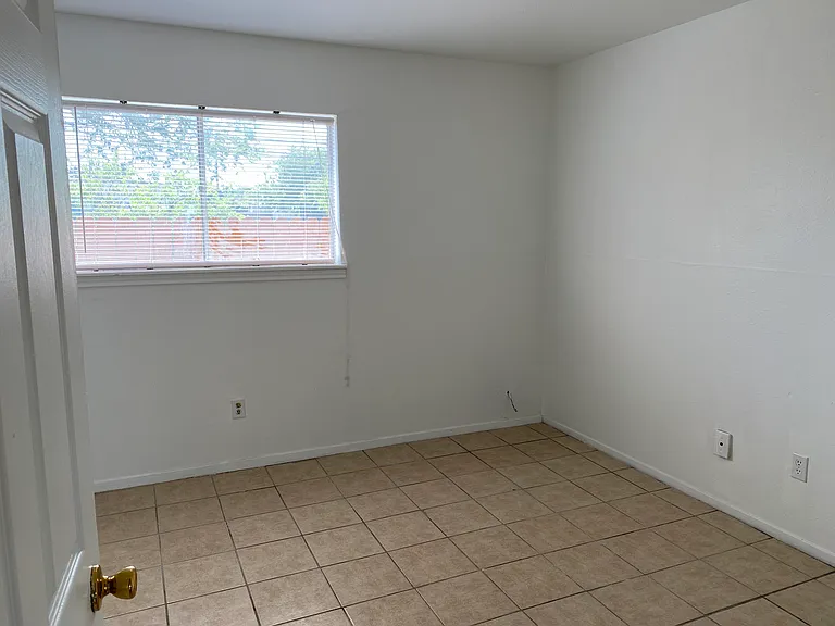 1004 Austin St — Photo 9
