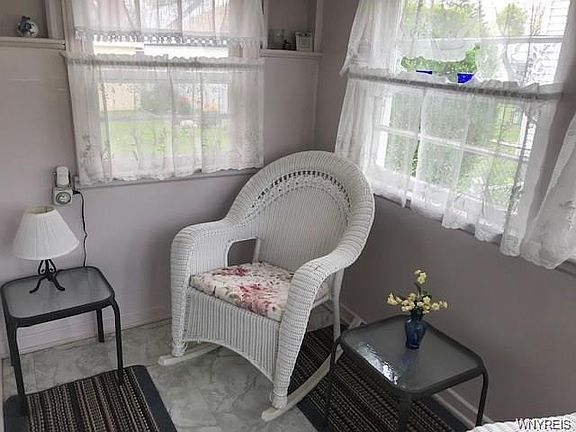 5th image of 2485 Forest Ave