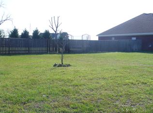 102 Sweetwater Dr, Headland, AL 36345