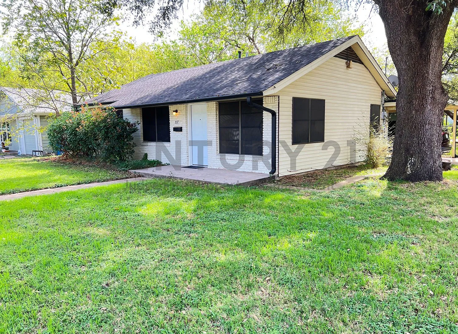 Fresh Paint Throughout This Beautiful 3/1 Home in Denton! — Photo 1