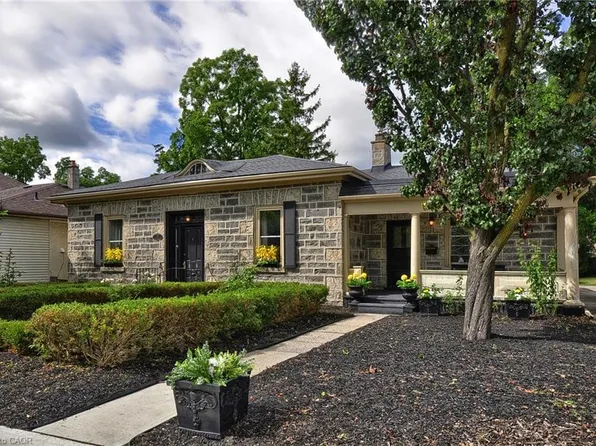 110 Grand Ave S, Cambridge, ON N1S 2M2