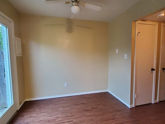 5th image of 2209 Beaumont Dr APT A