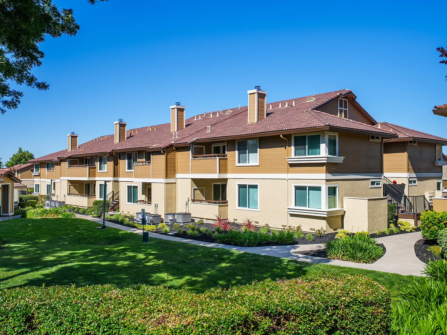 Woodland Hills Apartments — Photo 4