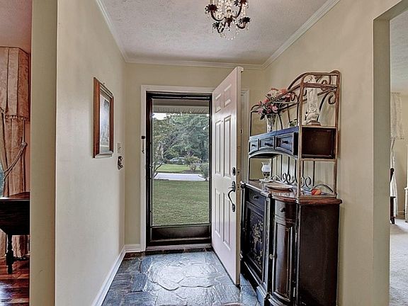 2nd image of 1607 Willowbrook Dr
