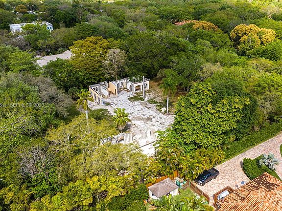 4th image of 10550 Old Cutler Rd