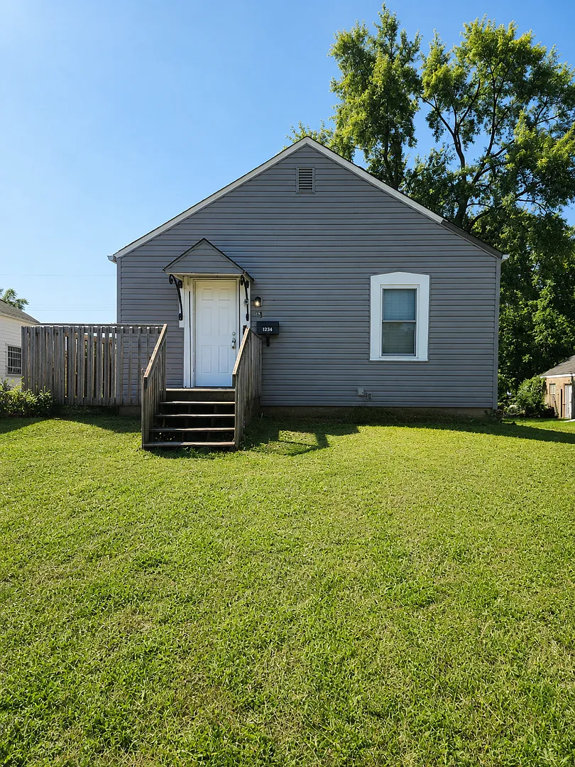 Refreshed 2 Bed, 1 Bath Home — Photo 1