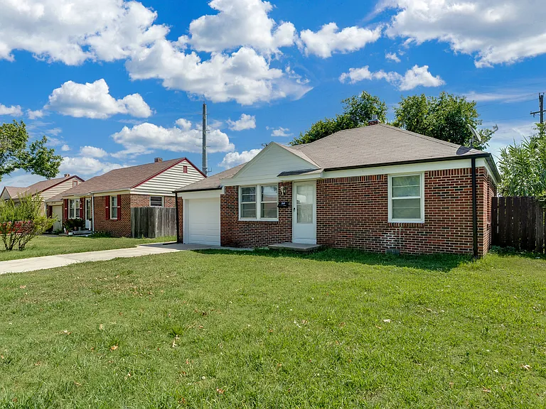 1712 N Belmont Ave — Photo 46