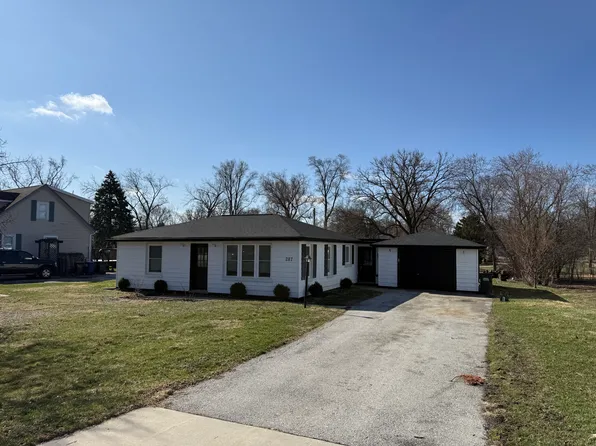 17W287 Halsey Rd, Oakbrook Terrace, IL 60181