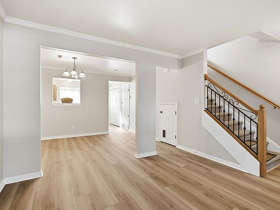 5th image of 87 Geneva Dr