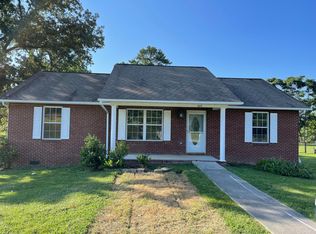 825 Quiet Oaks Way, Dandridge, TN 37725