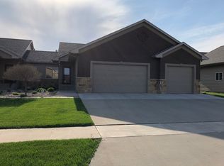 8113 S Seven Oaks Dr, Sioux Falls, SD 57108