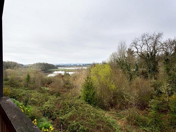 3rd image of 426 SE Heathcliff Ln