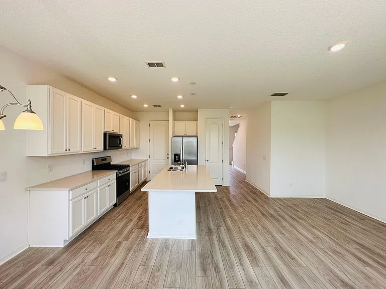 785 Benoi Dr — Photo 9