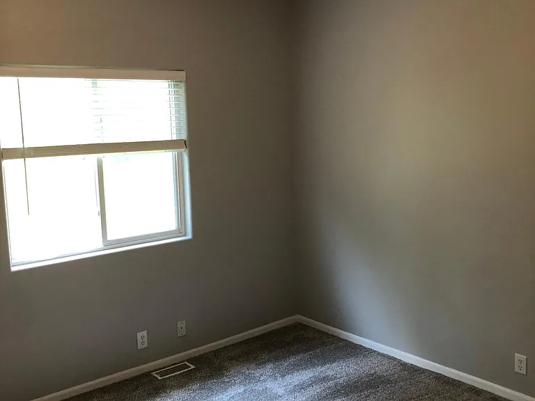 15501 Camden Ave — Photo 4