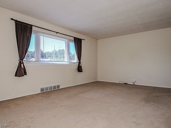 3rd image of 31505 Daniel Dr