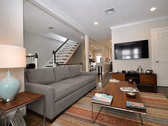 4th image of 123 W Newton St #2