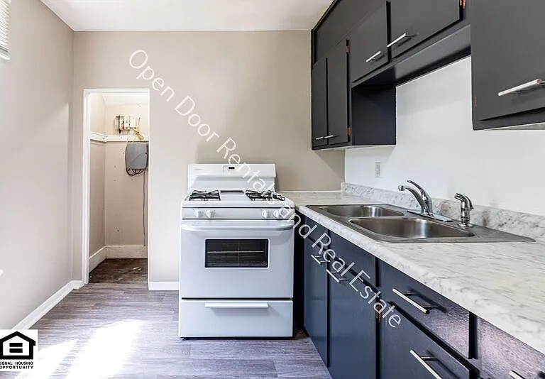 3112 1/2 Thompson Ave — Photo 4