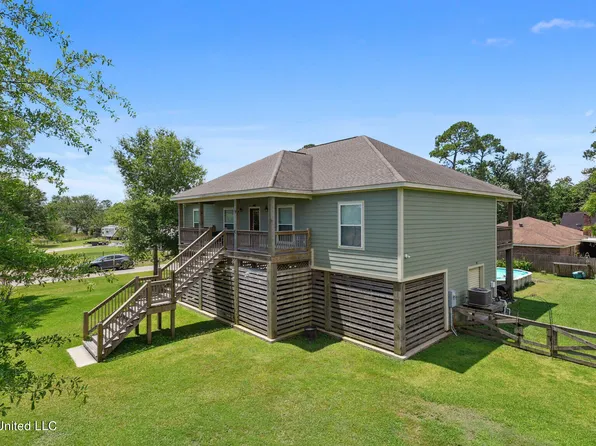 1005 Waveland Ave, Waveland, MS 39576
