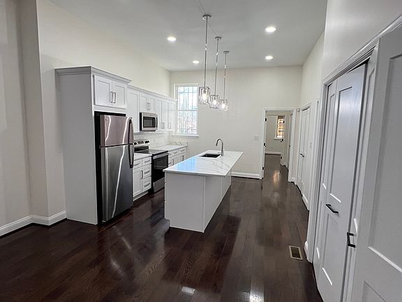3rd image of 516 N Carrollton Ave #1