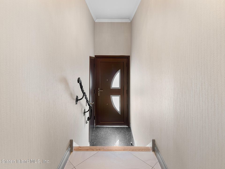 2nd image of 350 Bartlett Ave