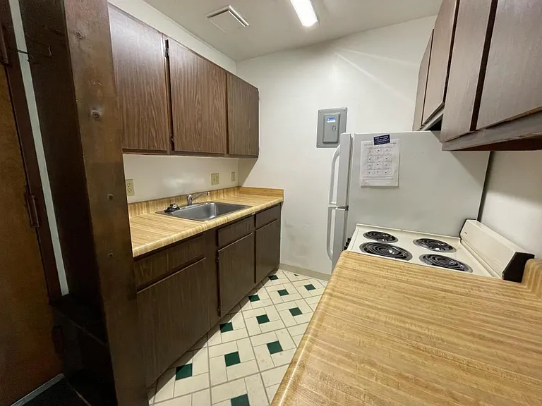 1212 D St #10 — Photo 6