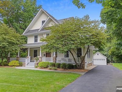 65 Forest Rd, Glen Rock, NJ, 07452