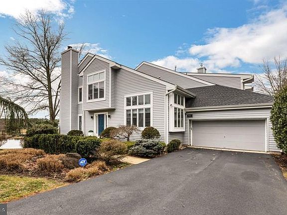 2nd image of 501 Sunshine Lakes Dr