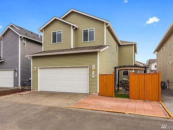 2nd image of 1427 50th St NE