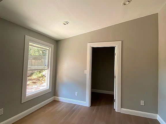 5th image of 100 Smokey Hills Dr