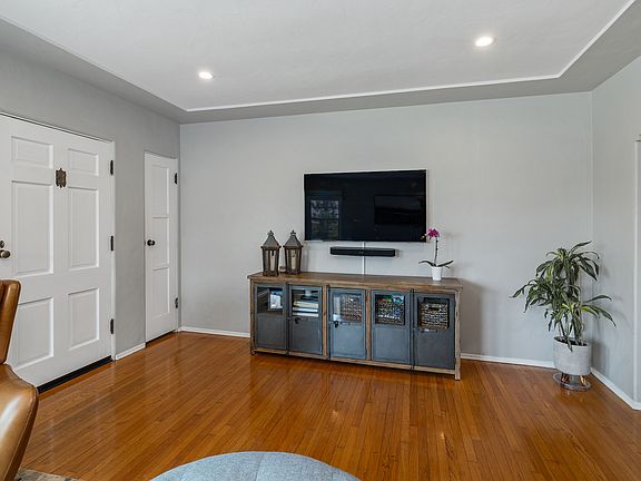 5th image of 4561 47th St