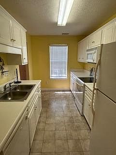 3rd image of 9 Leigh Place Place