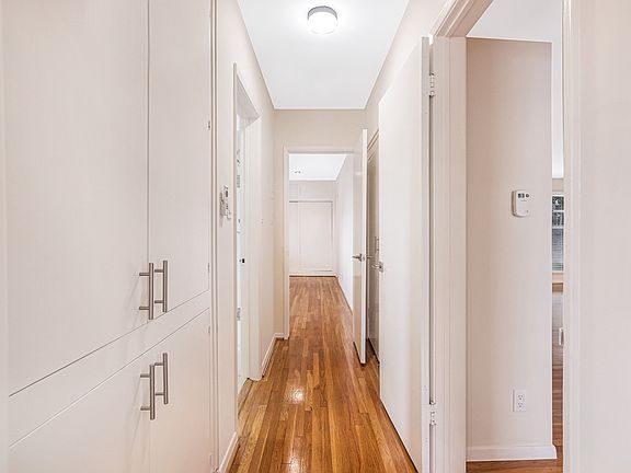 2nd image of 522 San Vicente Blvd #F