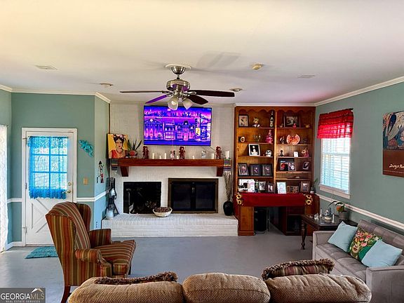 3rd image of 824 E 3rd Ave