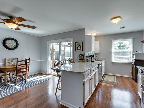 5th image of 204 Crestlawn Pl