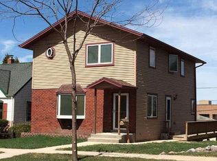 3428 E Van Beck Ave, St Francis, WI 53235