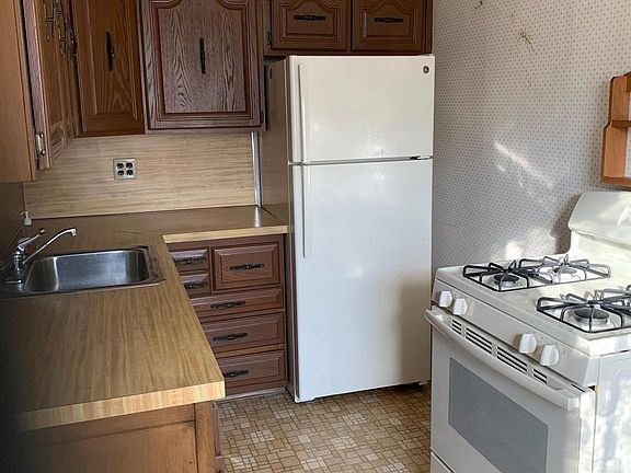 5th image of 2924 Devereaux Ave