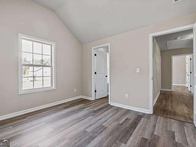 475 Louise Way — Photo 29