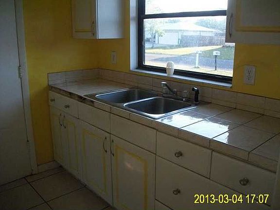 3rd image of 152 Crawford Dr