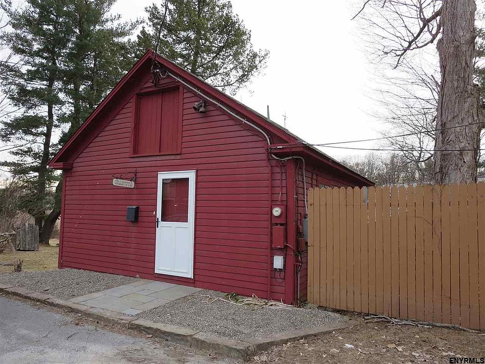 2nd image of 8 Meader Rd