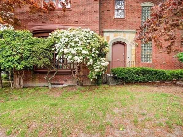 1800 Robeson St, Fall River, MA 02720