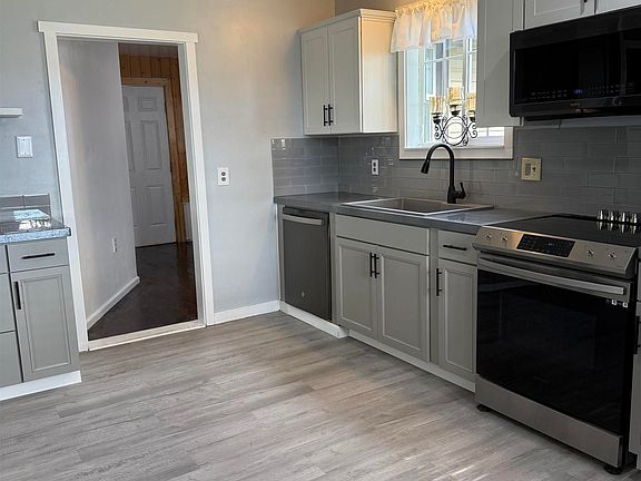 5th image of 124 Ash St